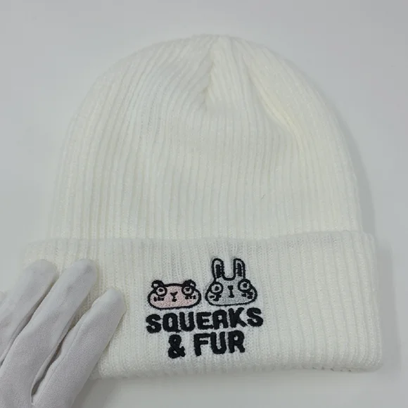 Squeaks & Fur Ribbed Knit Beanie 🤍 Animal Logo Winter Hat EUC - Picture 2 of 7